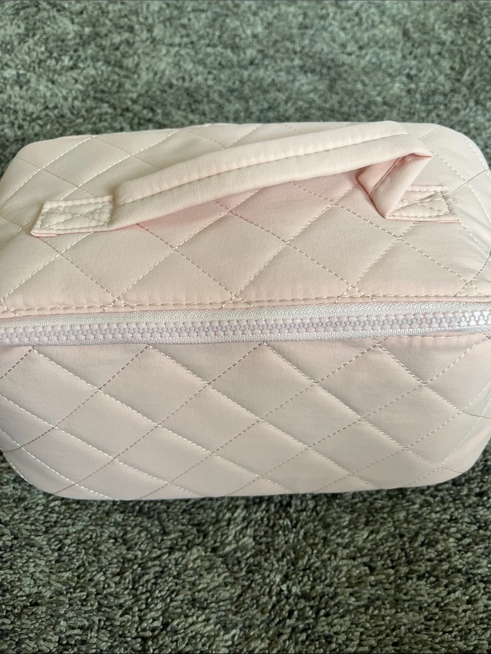 Quilted soft Pink Travel Cosmetic Bag with Top Handle! New wo tags. Good size.